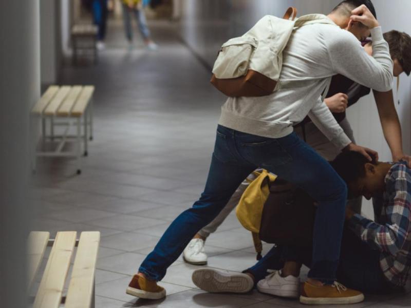 Λάρισα: Δικογραφία σε βάρος 5 ανήλικων για επίθεση σε συμμαθητή τους έξω από σχολείο