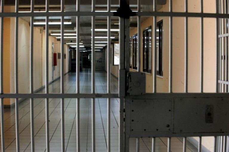 Στις φυλακές Λάρισας ο 50χρονος για την υπόθεση βασανισμού δύο ανήλικων παιδιών