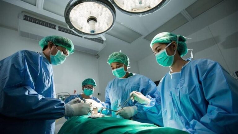 Ολοκληρώθηκε με επιτυχία η μεταμόσχευση ήπατος στον δεκαπεντάχρονο Δημήτρη στο Τορίνο