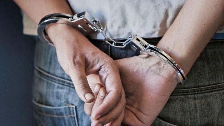 Έκλεβε αλκοολούχα ποτά απο σούπερ μάρκετ της Λάρισας
