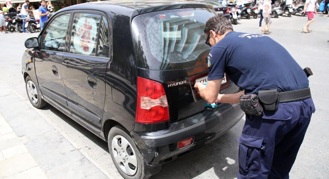 Του πήραν τις πινακίδες… φόρεσε της μαμάς – Kωμικοτραγική σύλληψη 43χρονου οδηγού στον Αγιόκαμπο
