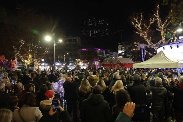 drone-show-synaylia-kentriki-plateia-119115EF89-E4AB-AF53-58B4-7D2C68B5CF6A.jpg