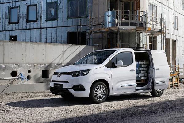 toyota-proace-city-2020-gallery-04-full-tcm-10-1858727708CF2DF-AA84-D543-7279-D10D481B2FDD.jpg